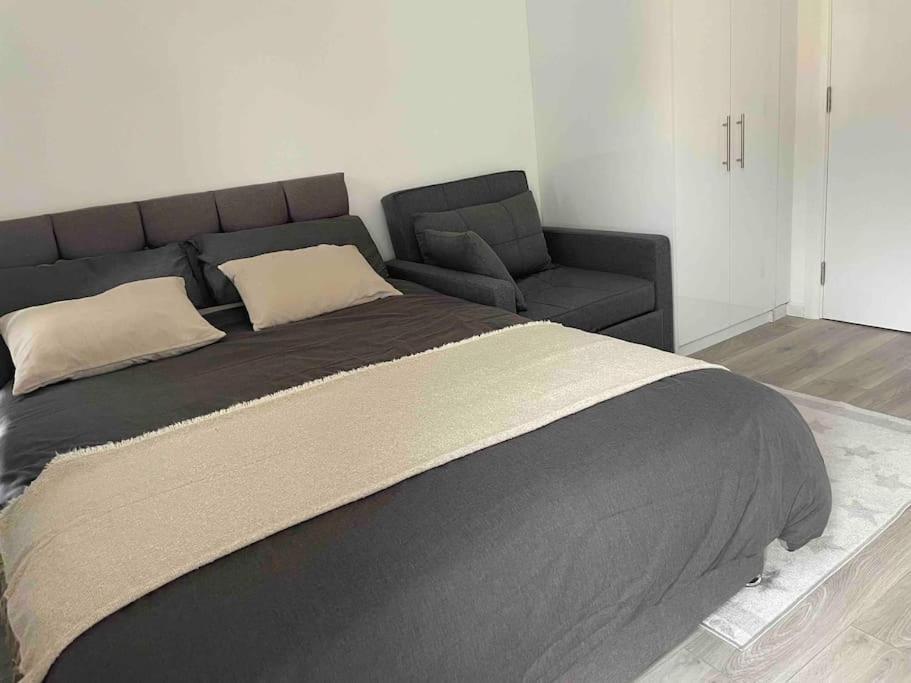 Studio Flat Private Shower Wc And Kitchenette Лондон Екстериор снимка